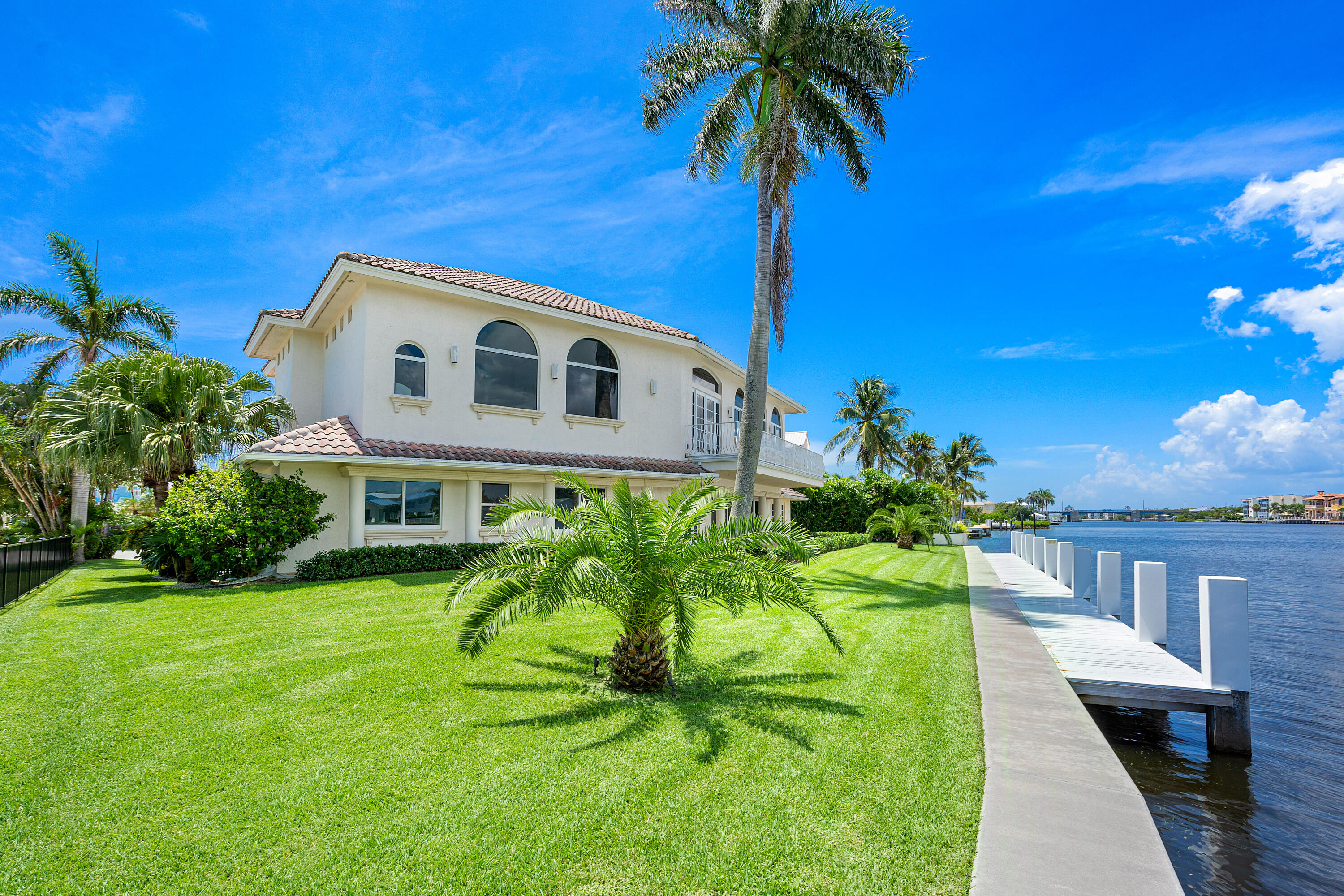 66 Harbour Drive N