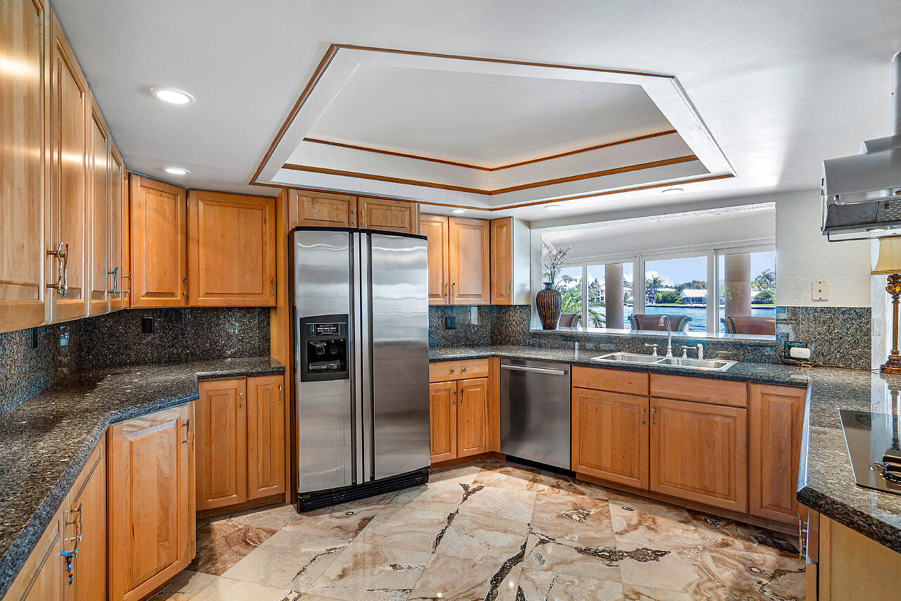 66 Harbour Drive N