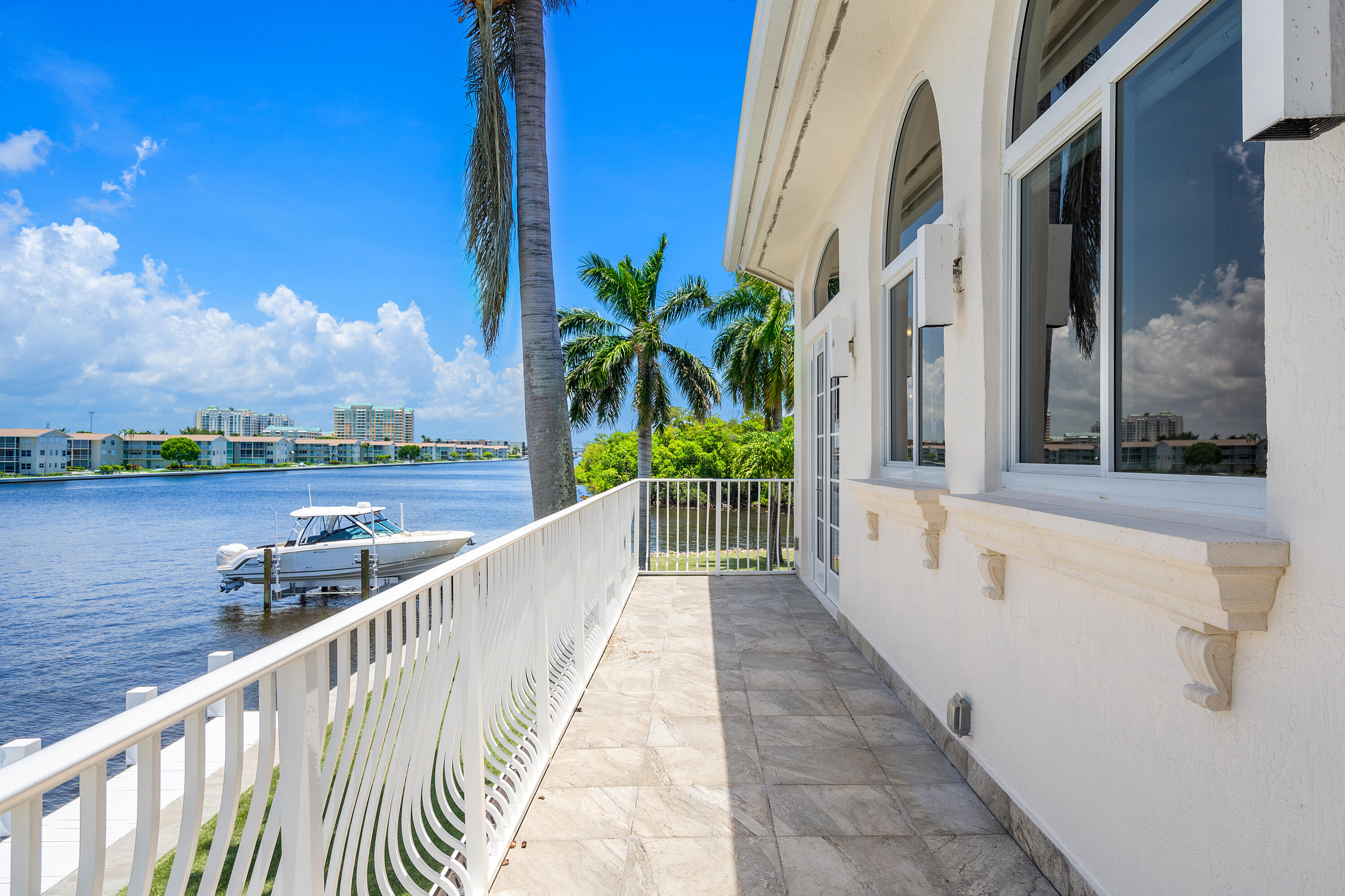 66 Harbour Drive N