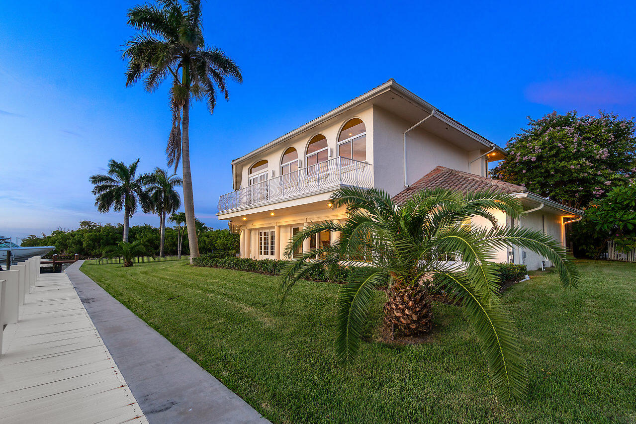 66 Harbour Drive N