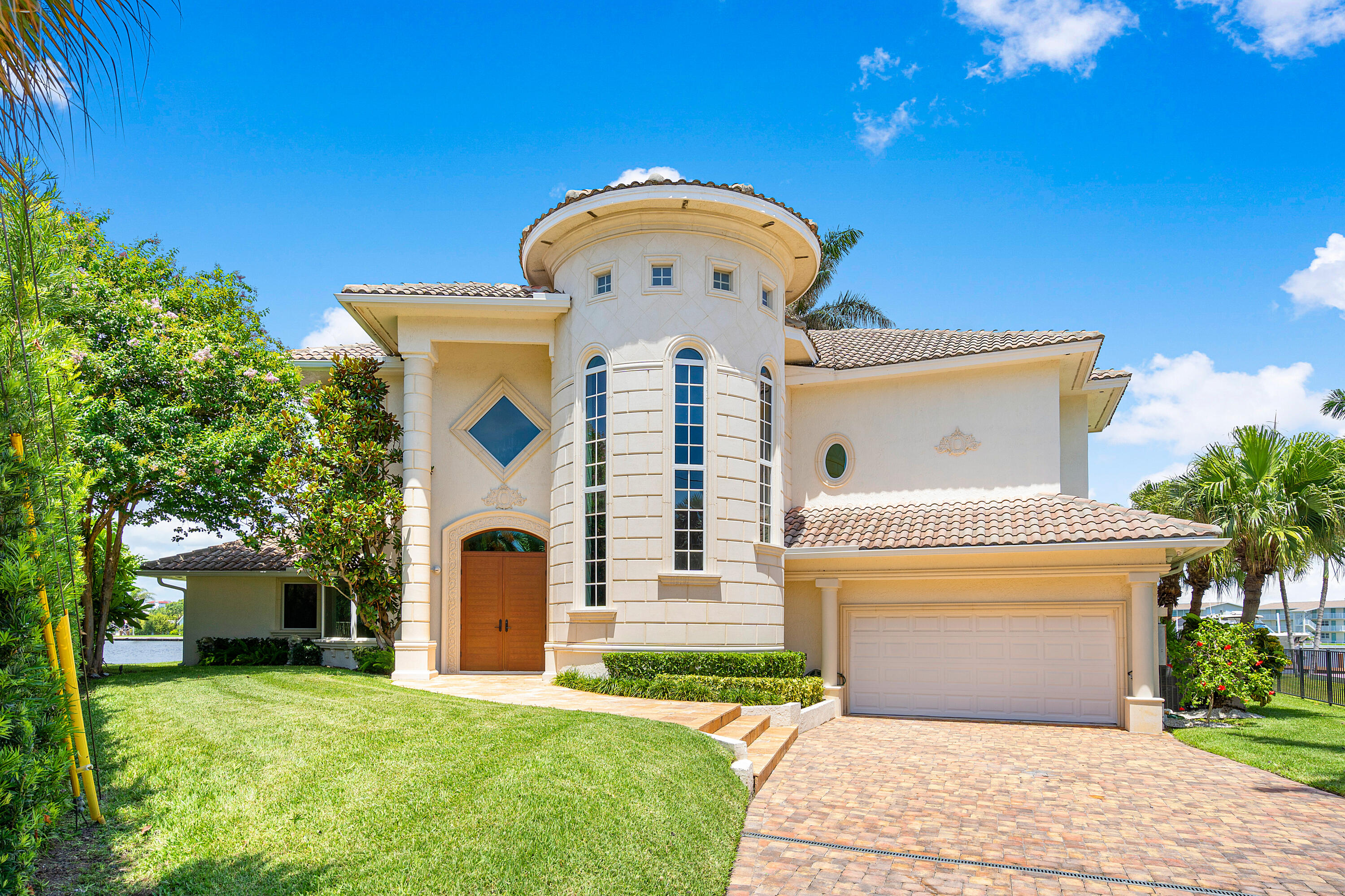 66 Harbour Drive N
