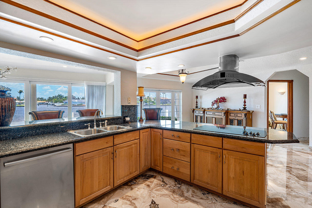 66 Harbour Drive N