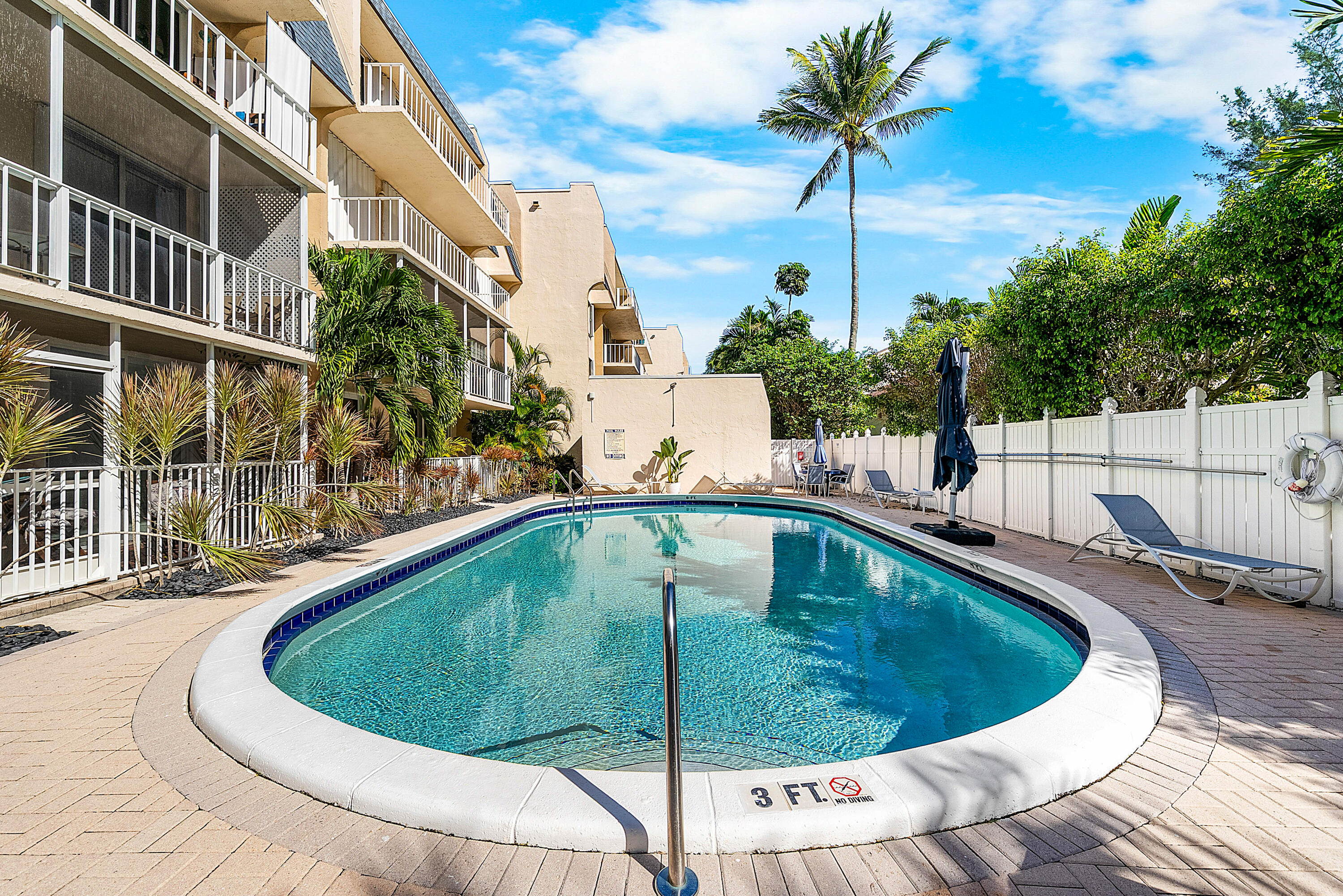 3575 S Ocean Boulevard 2000