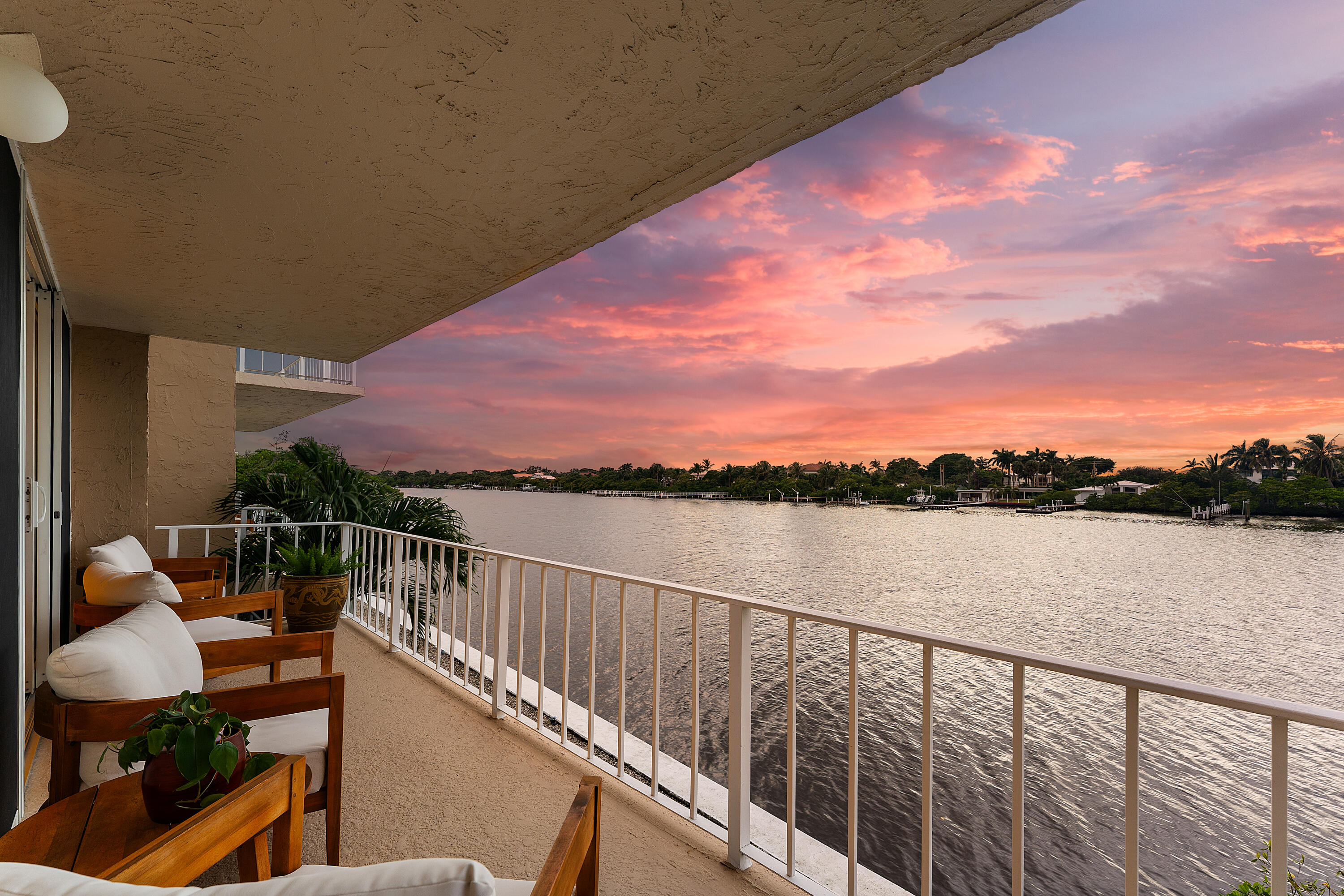 3575 S Ocean Boulevard 2000