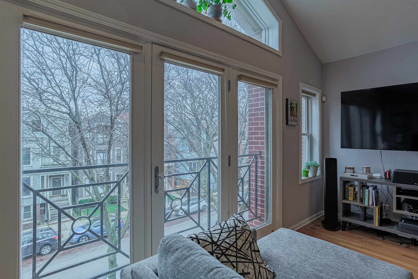 3217 N Kenmore Avenue Unit: 3