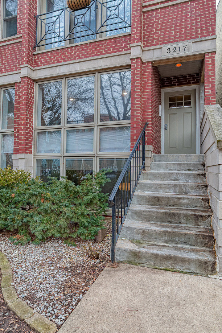 3217 N Kenmore Avenue Unit: 3