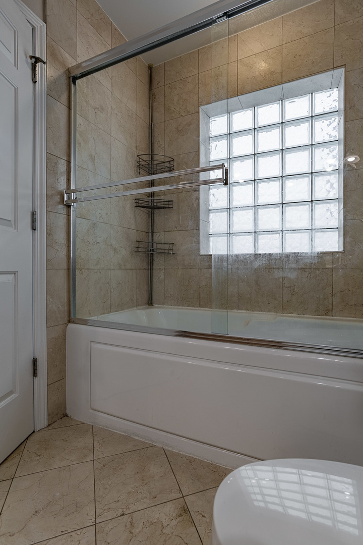 3217 N Kenmore Avenue Unit: 3