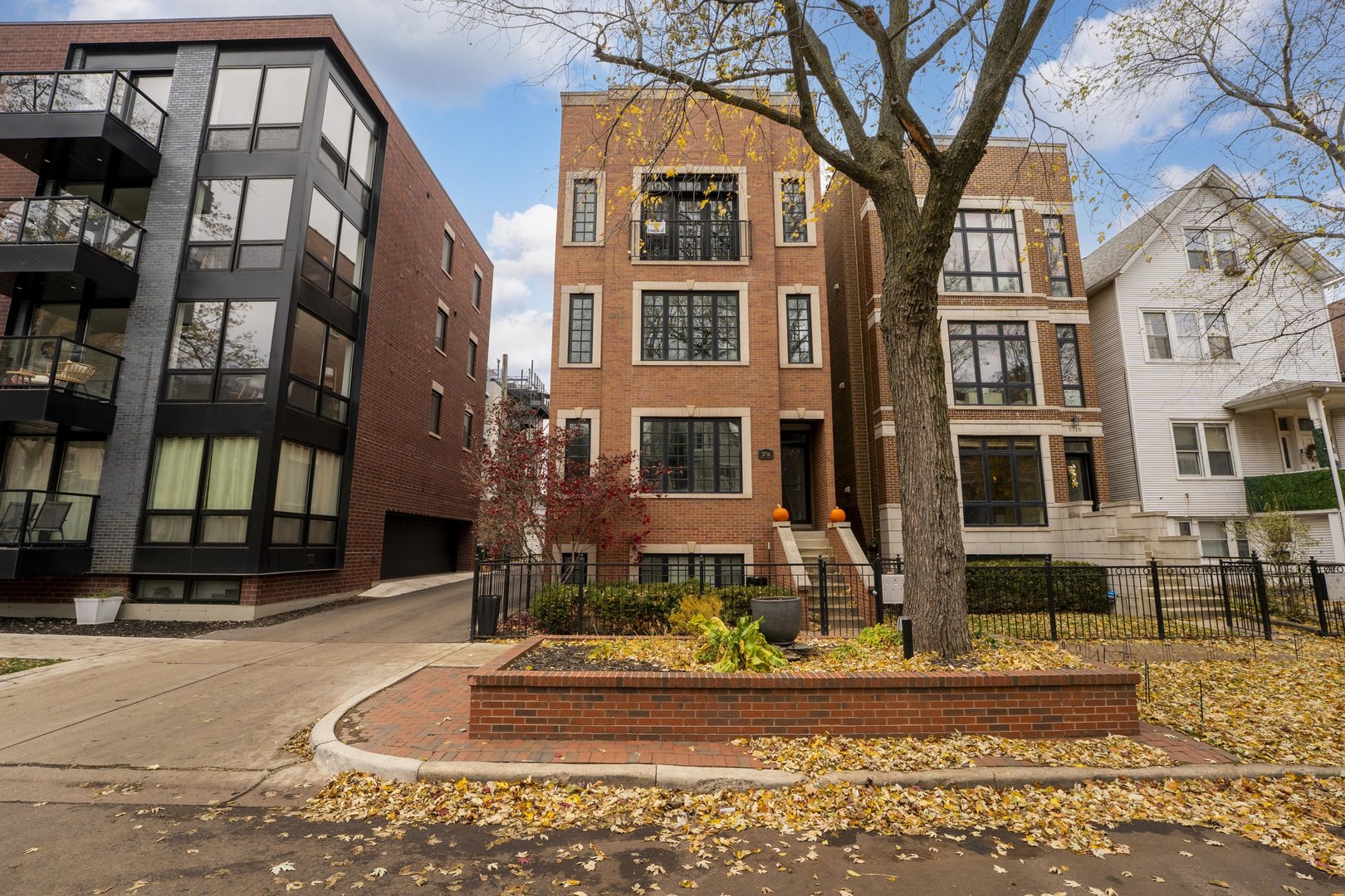 3716 N Kenmore Avenue Unit: 1