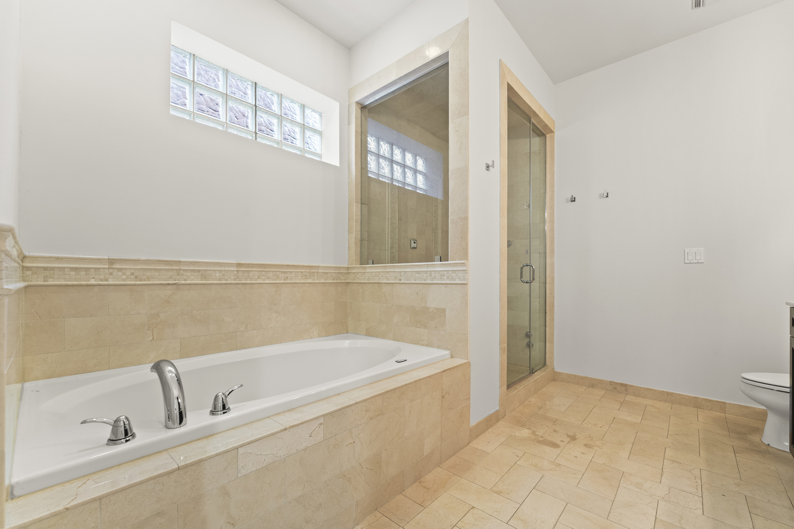 3716 N Kenmore Avenue Unit: 1