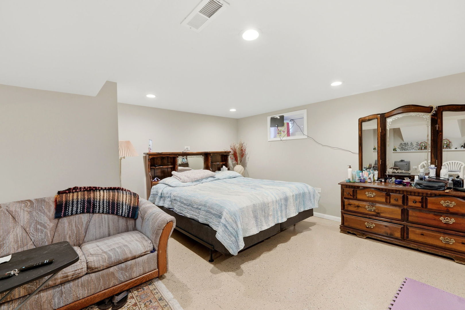 912 River Forest Court