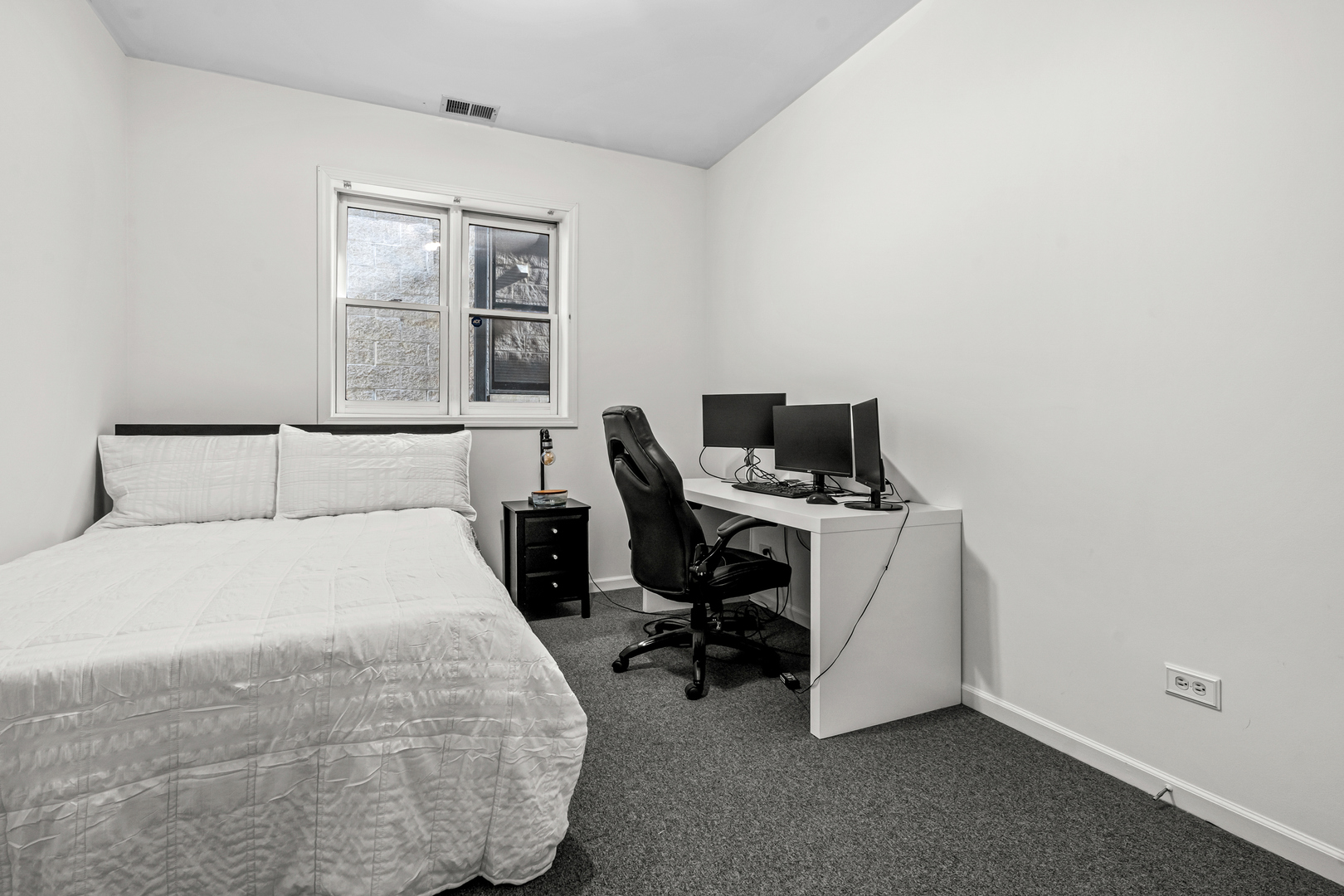 2737 N Southport Avenue Unit: 3