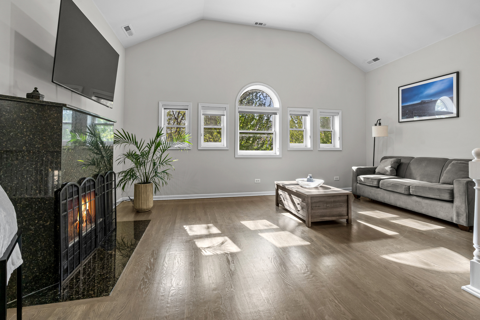 2737 N Southport Avenue Unit: 3