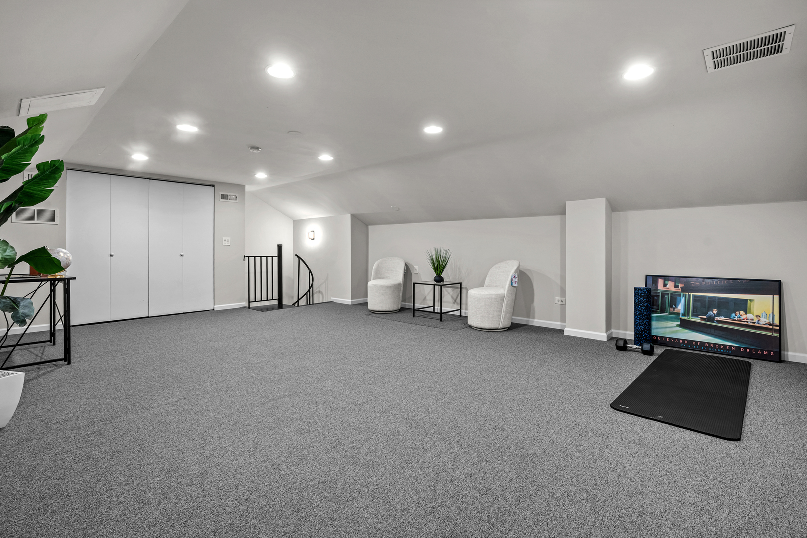 2737 N Southport Avenue Unit: 3