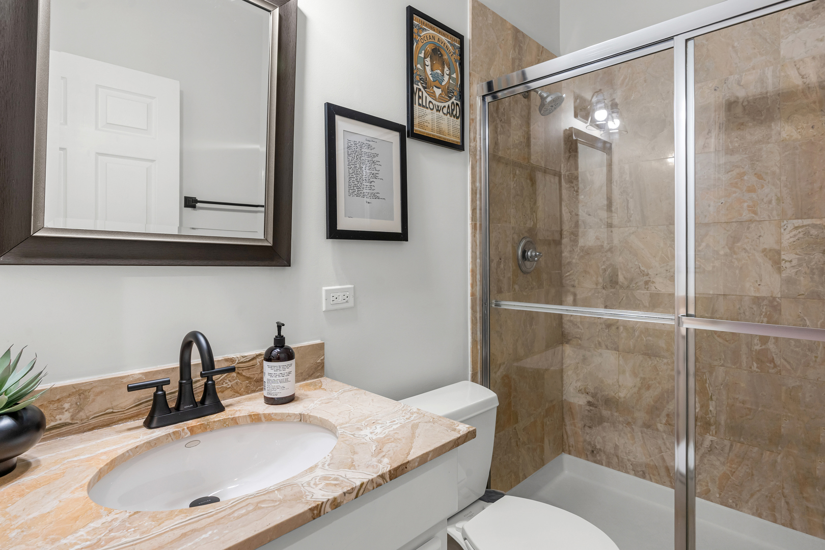 2737 N Southport Avenue Unit: 3