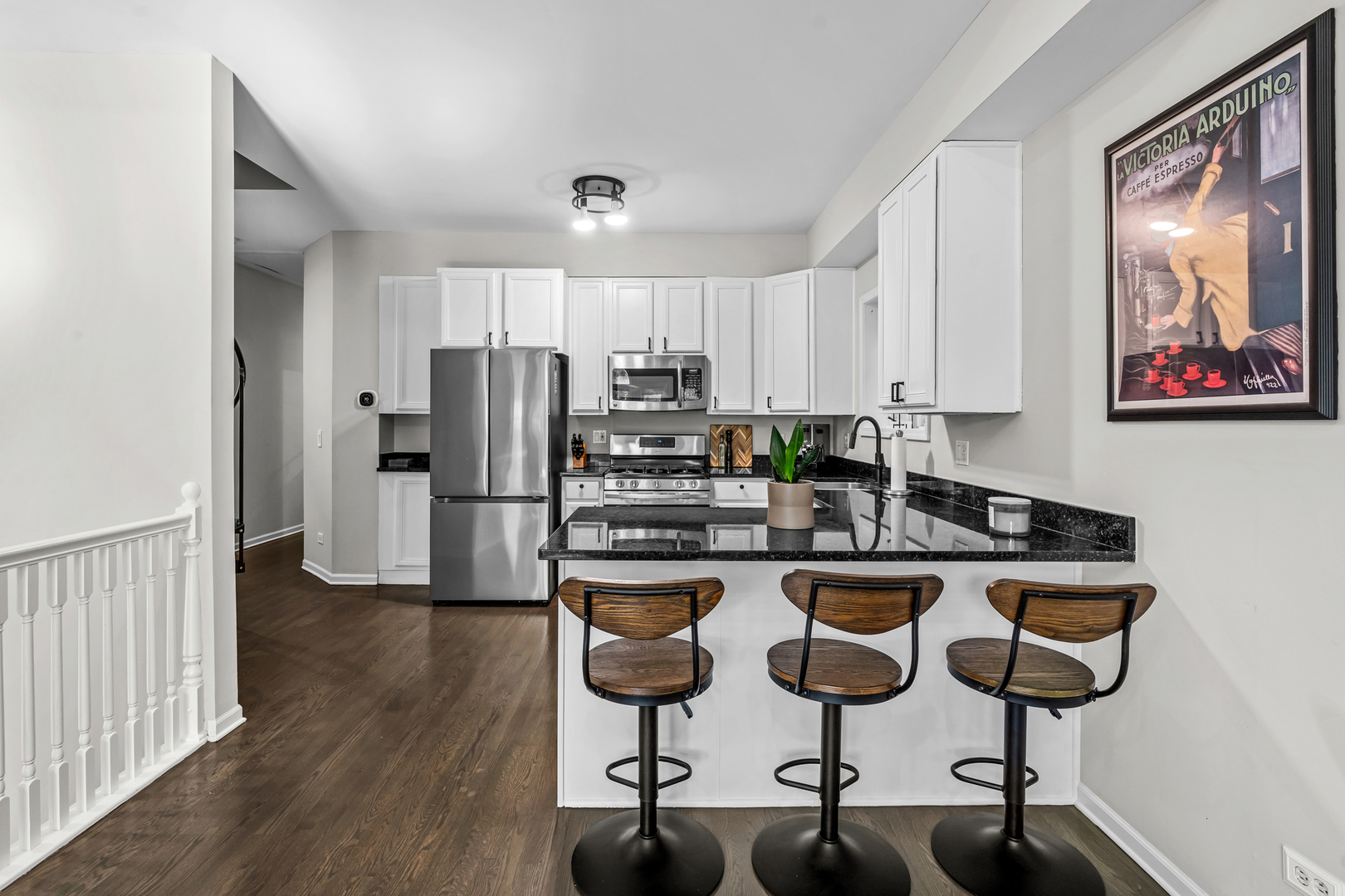 2737 N Southport Avenue Unit: 3