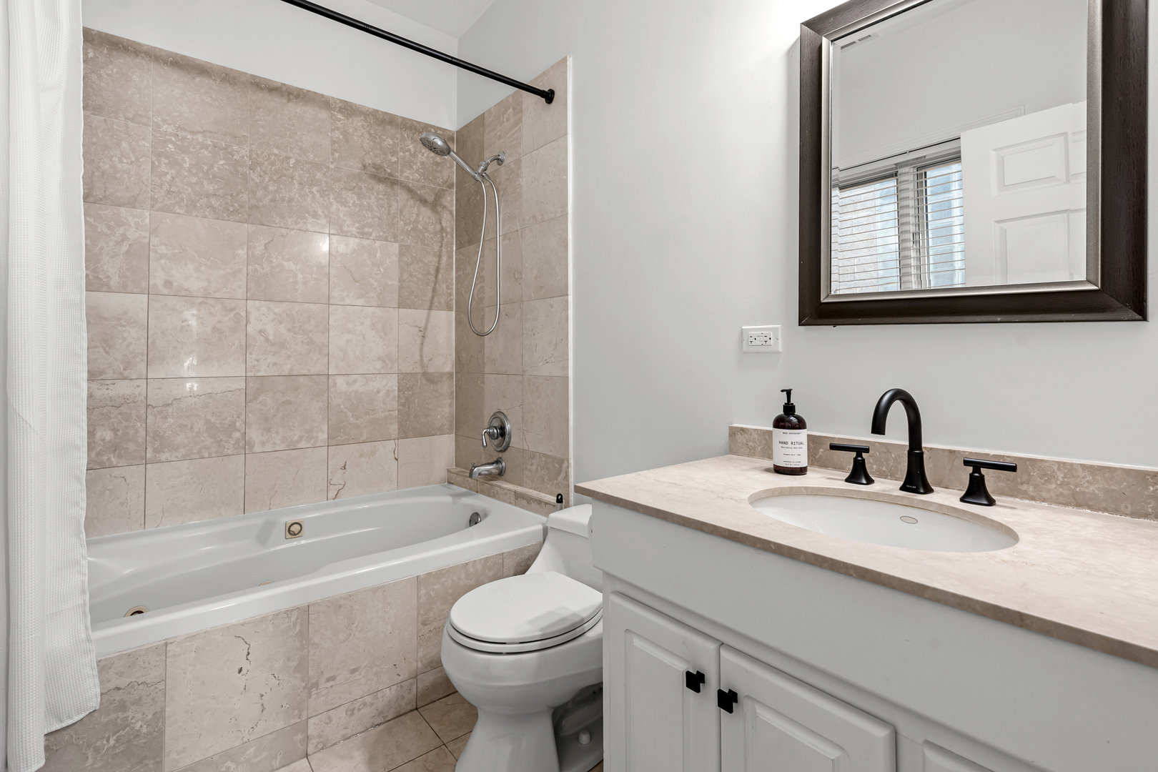 2737 N Southport Avenue Unit: 3
