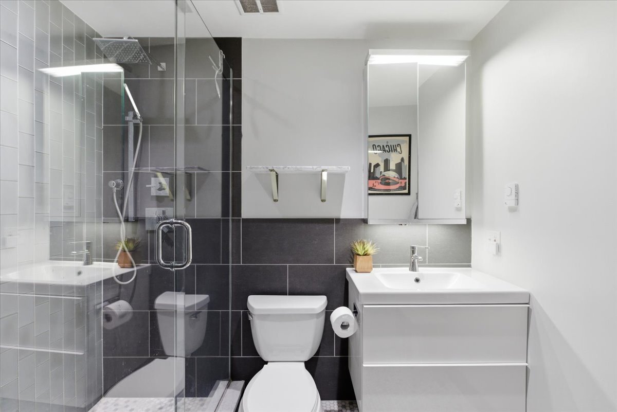 2510 N Wayne Avenue Unit: 304