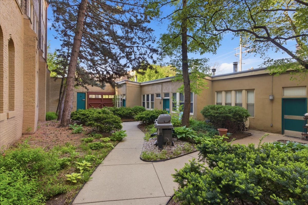 2510 N Wayne Avenue Unit: 304