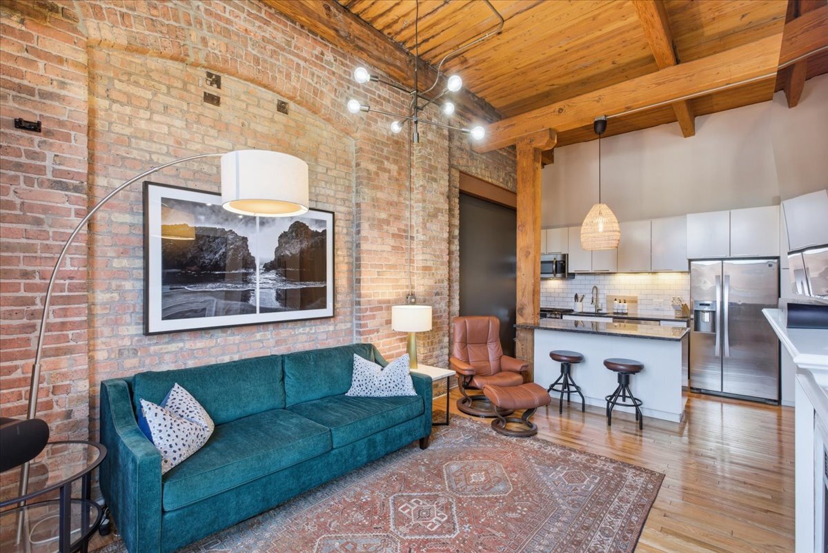 2510 N Wayne Avenue Unit: 304