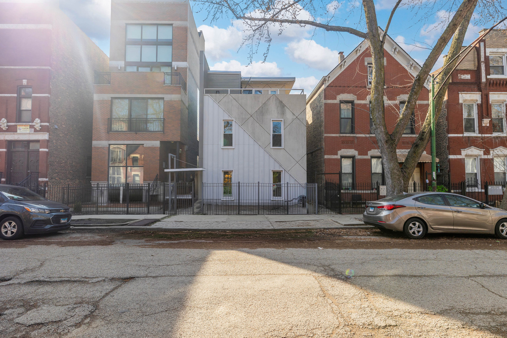 1060 N Hermitage Avenue Unit: 3