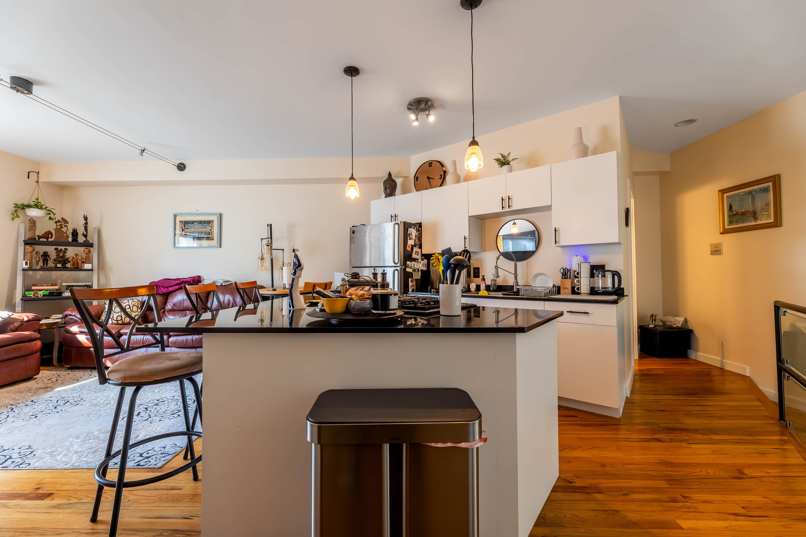 1060 N Hermitage Avenue Unit: 3