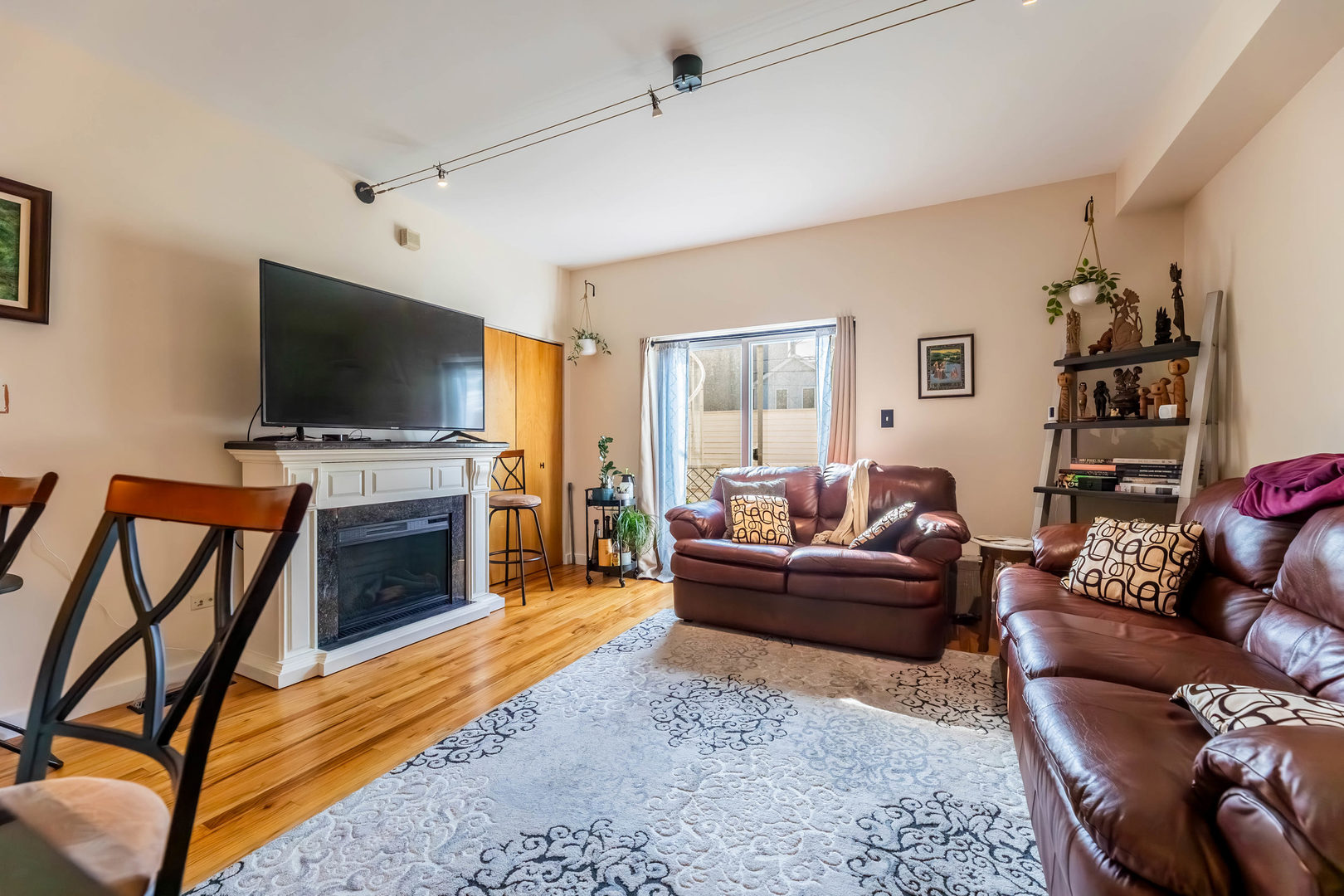 1060 N Hermitage Avenue Unit: 3