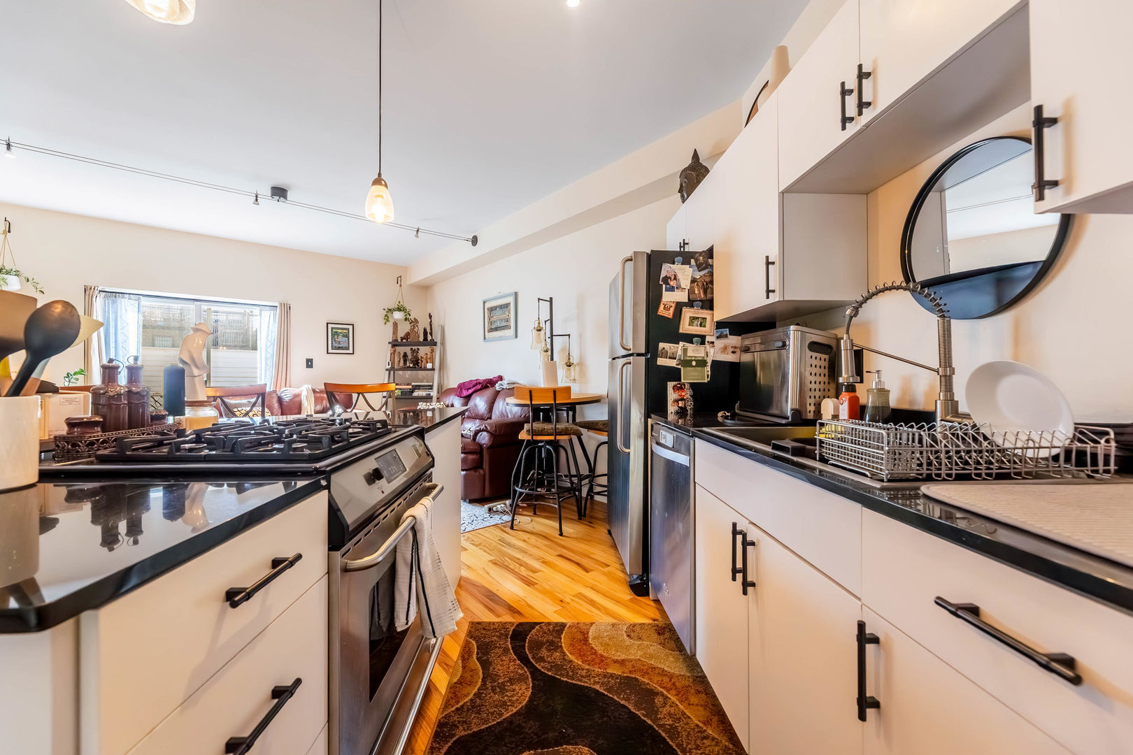 1060 N Hermitage Avenue Unit: 3