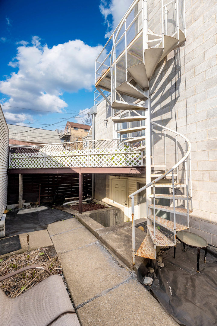 1060 N Hermitage Avenue Unit: 3