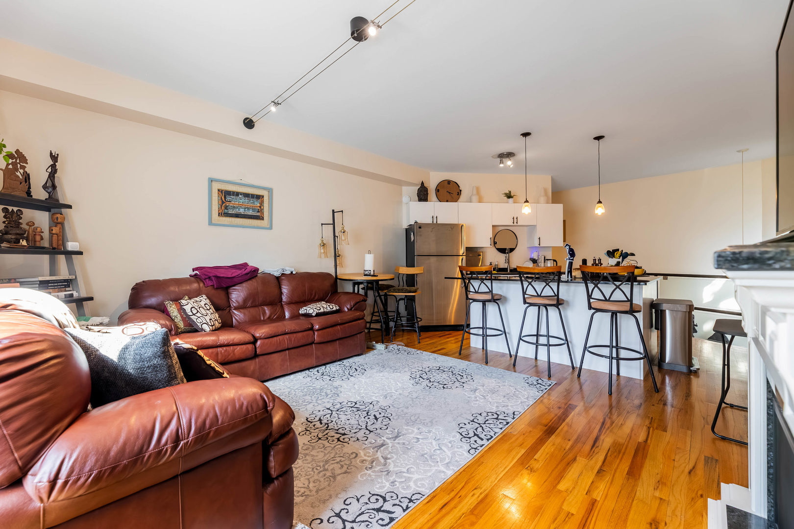 1060 N Hermitage Avenue Unit: 3