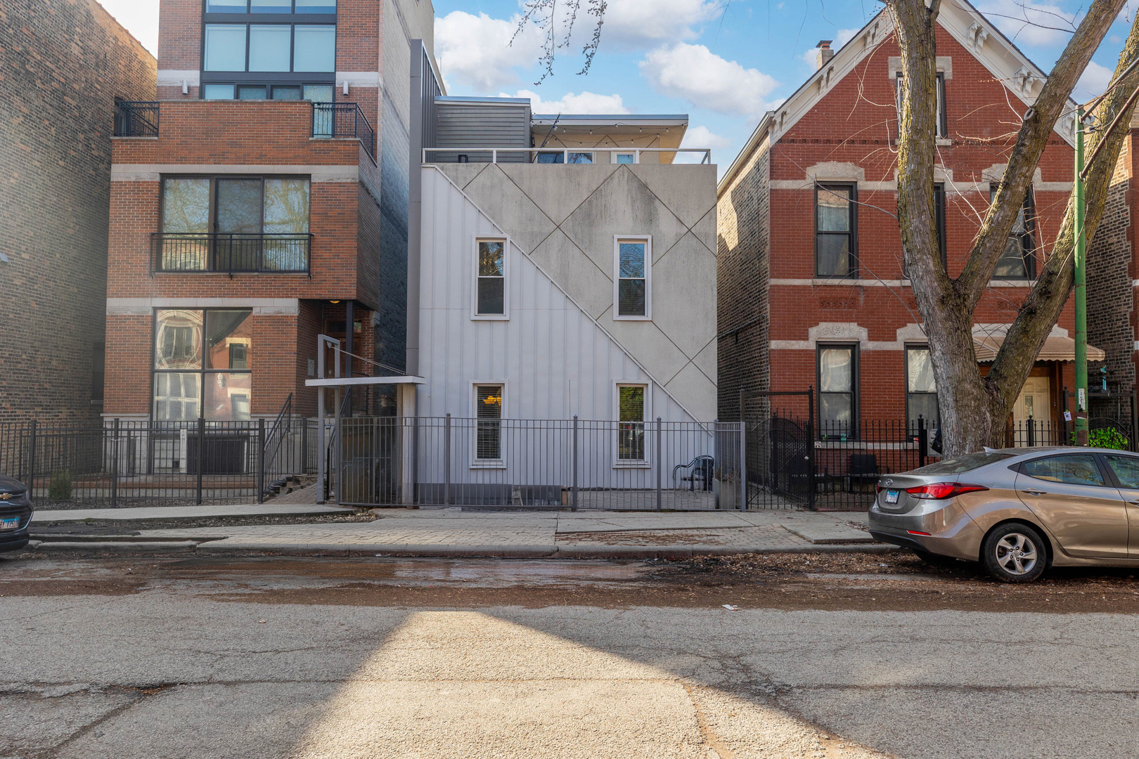 1060 N Hermitage Avenue Unit: 3