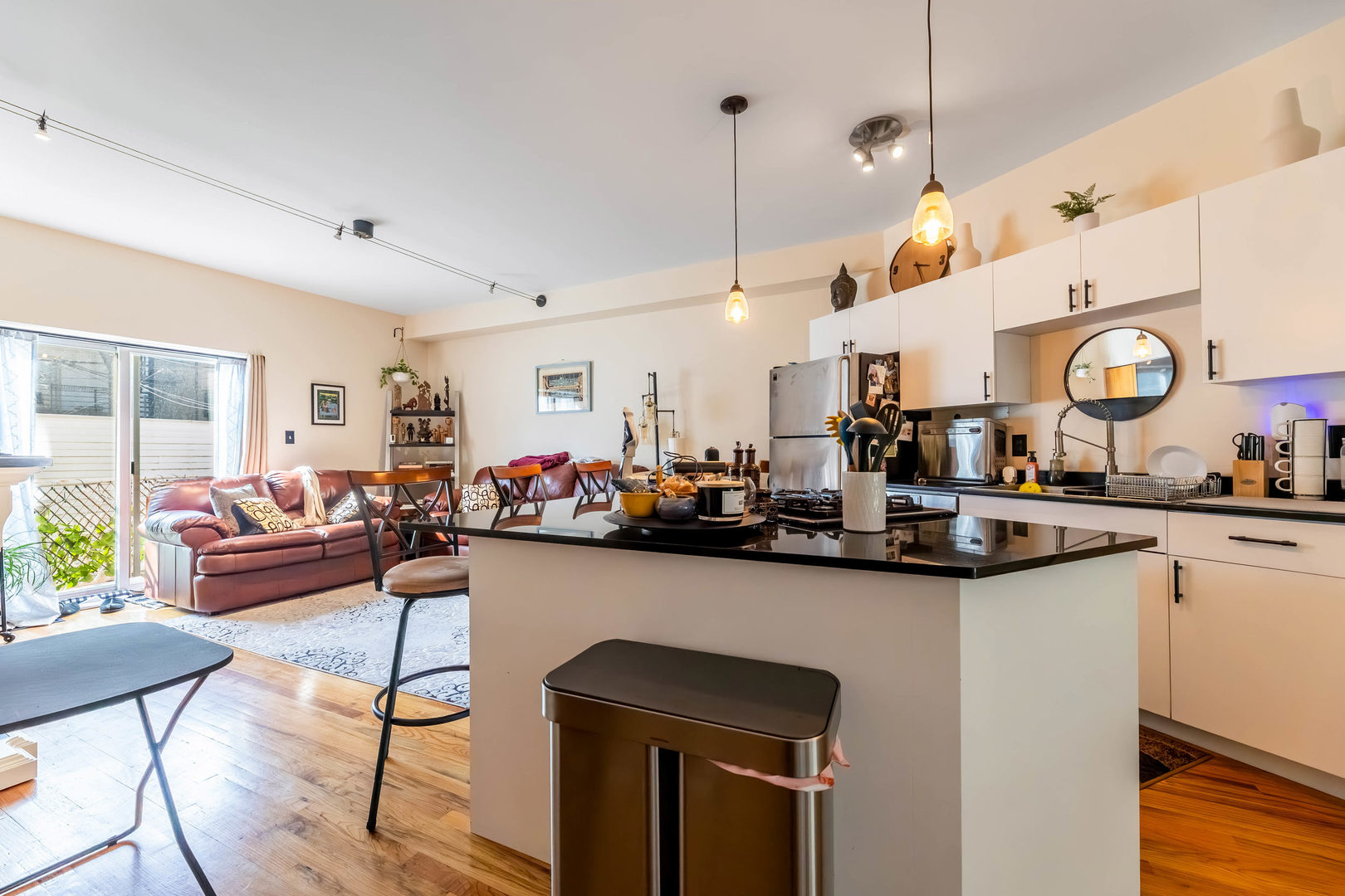 1060 N Hermitage Avenue Unit: 3