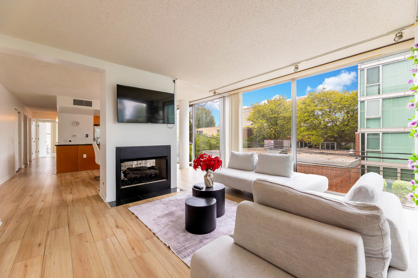 3120 S Indiana Avenue Unit: 207