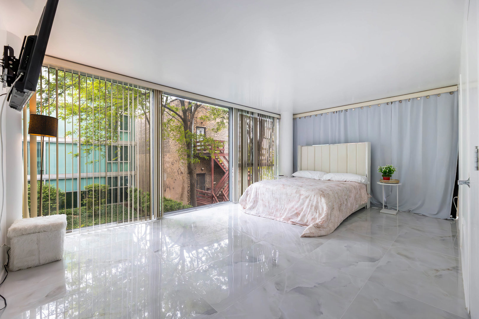 3120 S Indiana Avenue Unit: 207