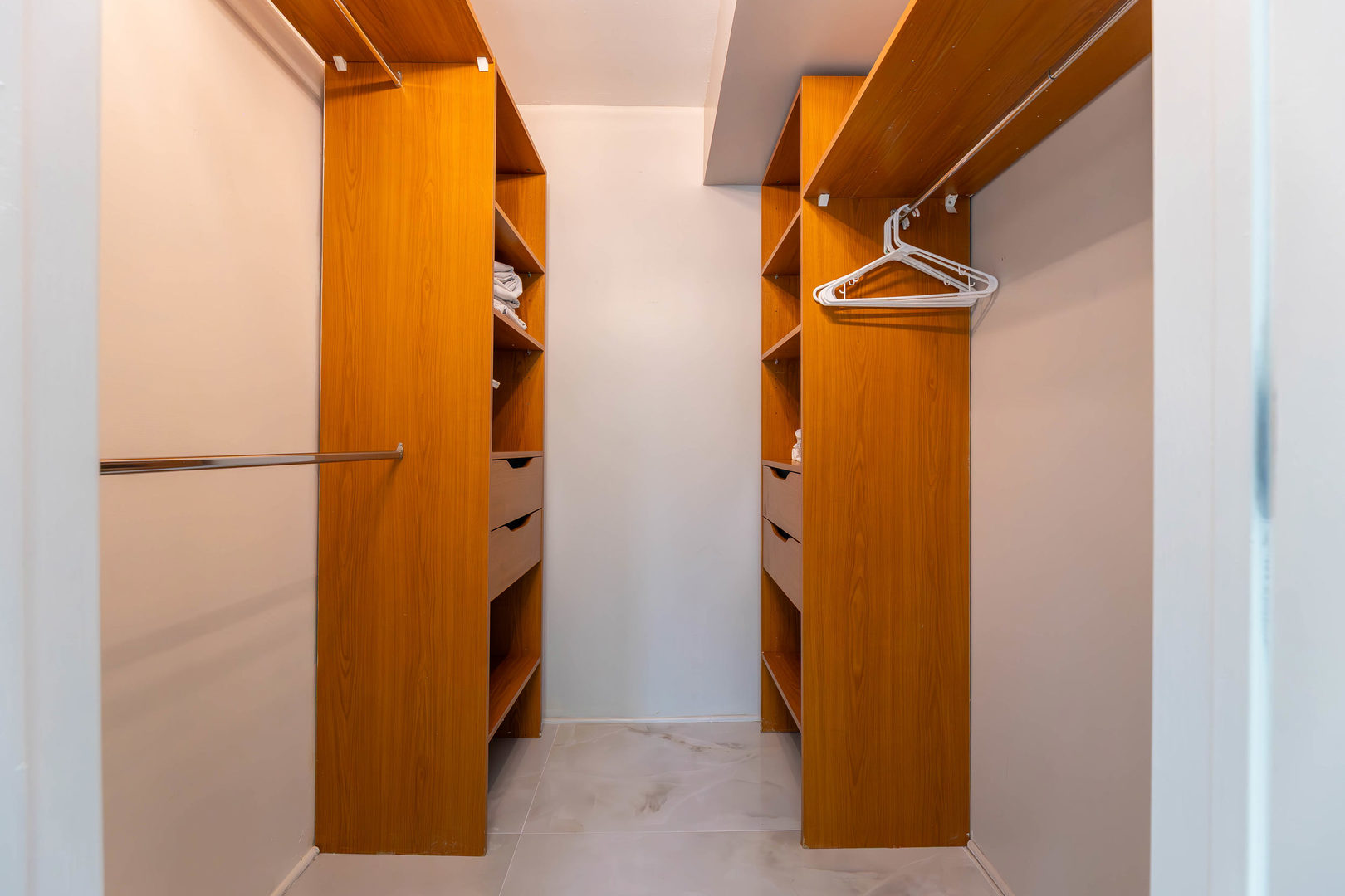 3120 S Indiana Avenue Unit: 207
