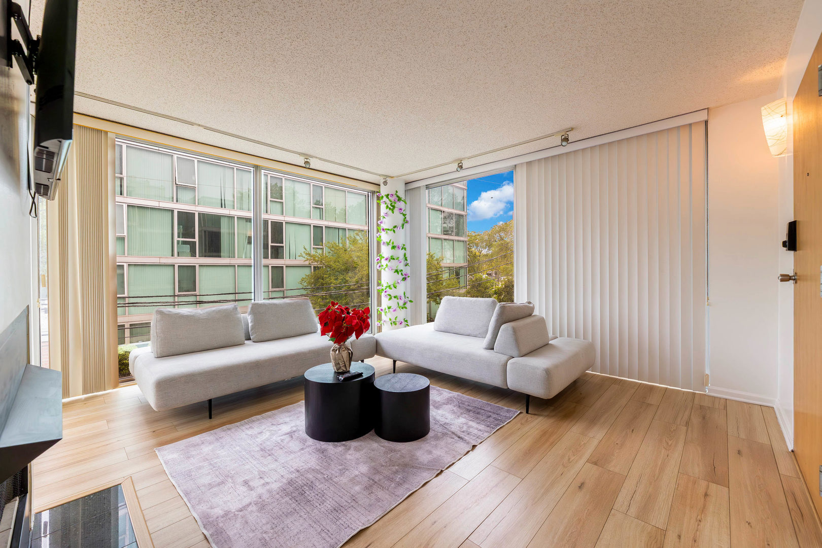 3120 S Indiana Avenue Unit: 207