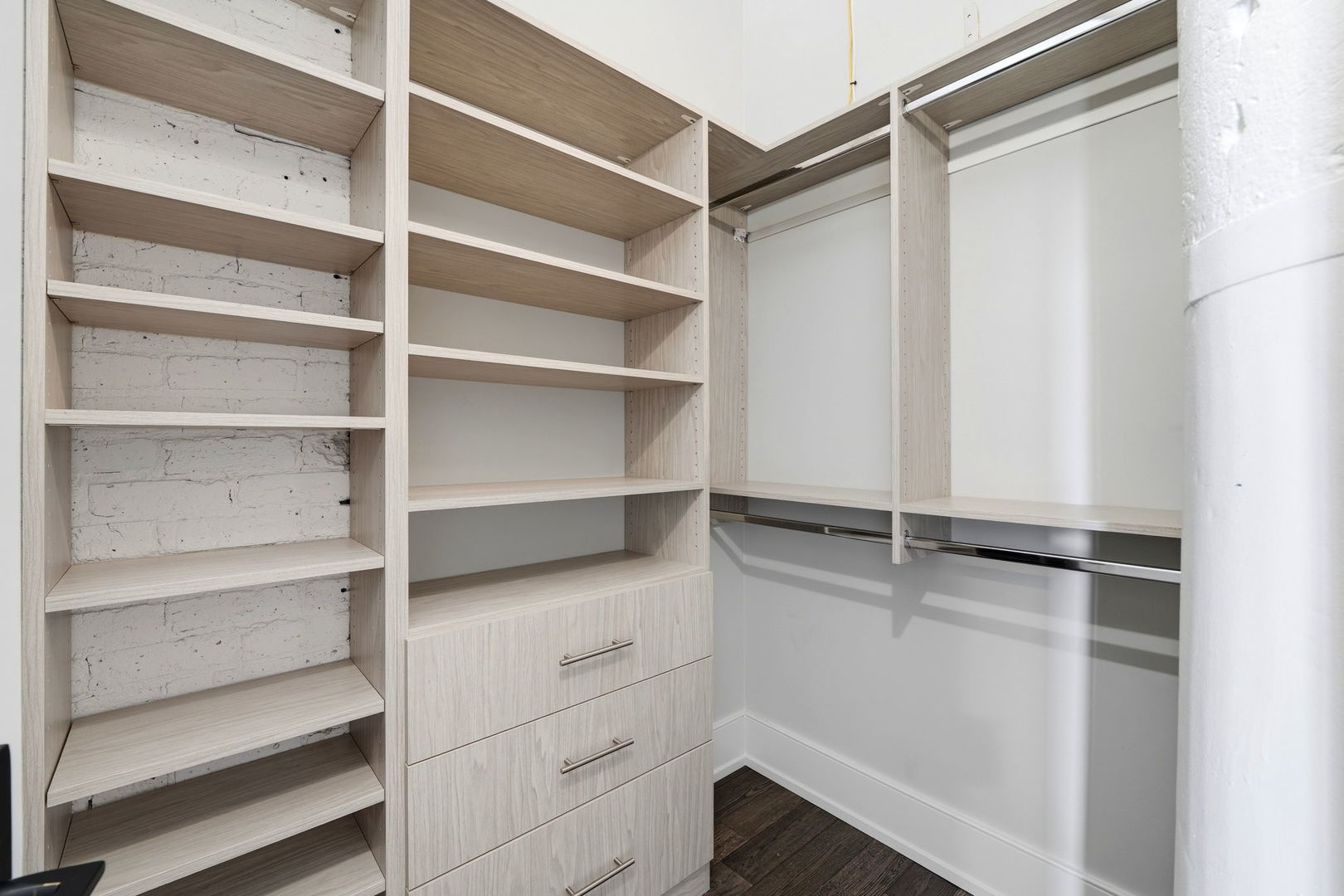 1000 W Washington Boulevard Unit: 406