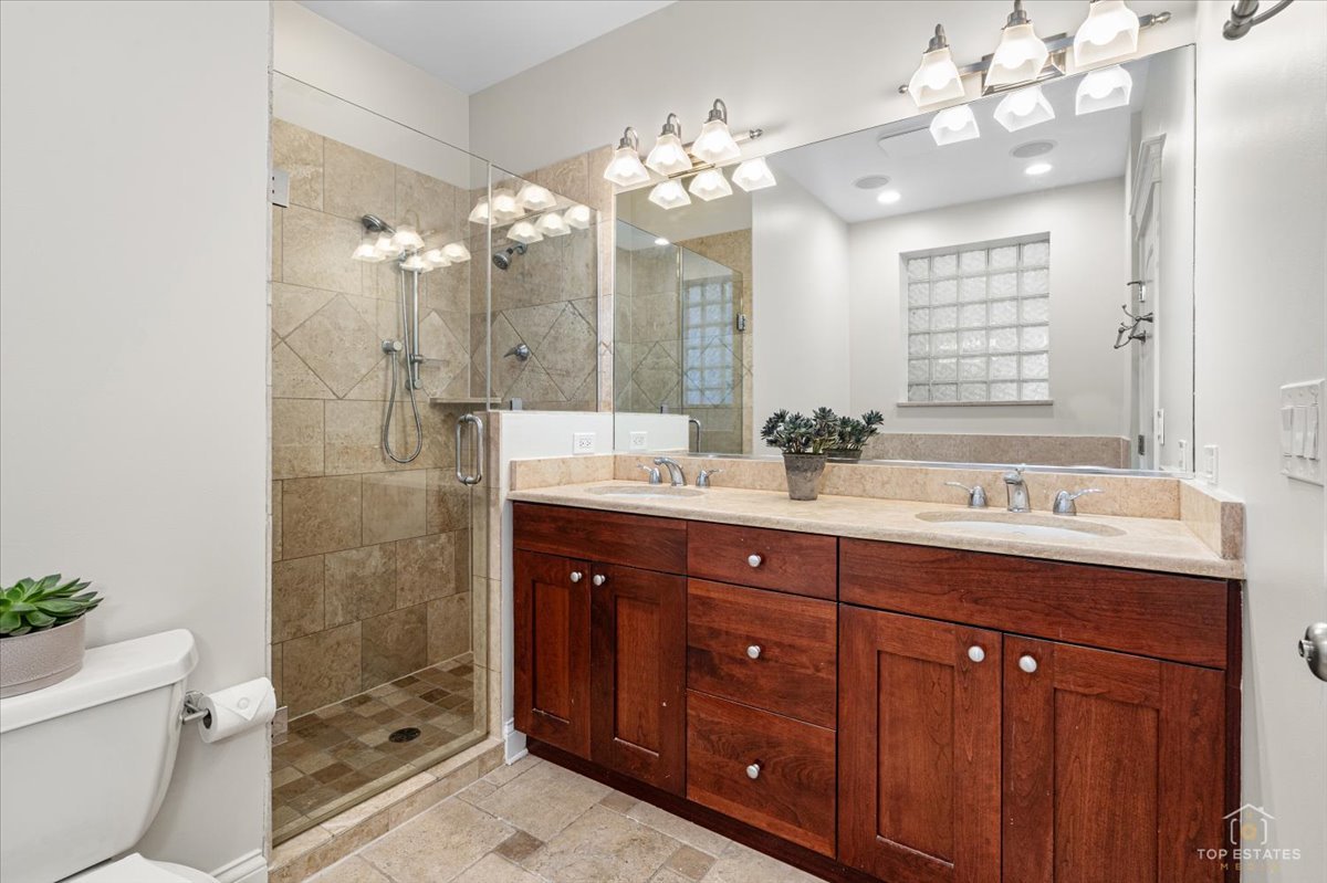 1541 W MONTANA Street Unit: 2