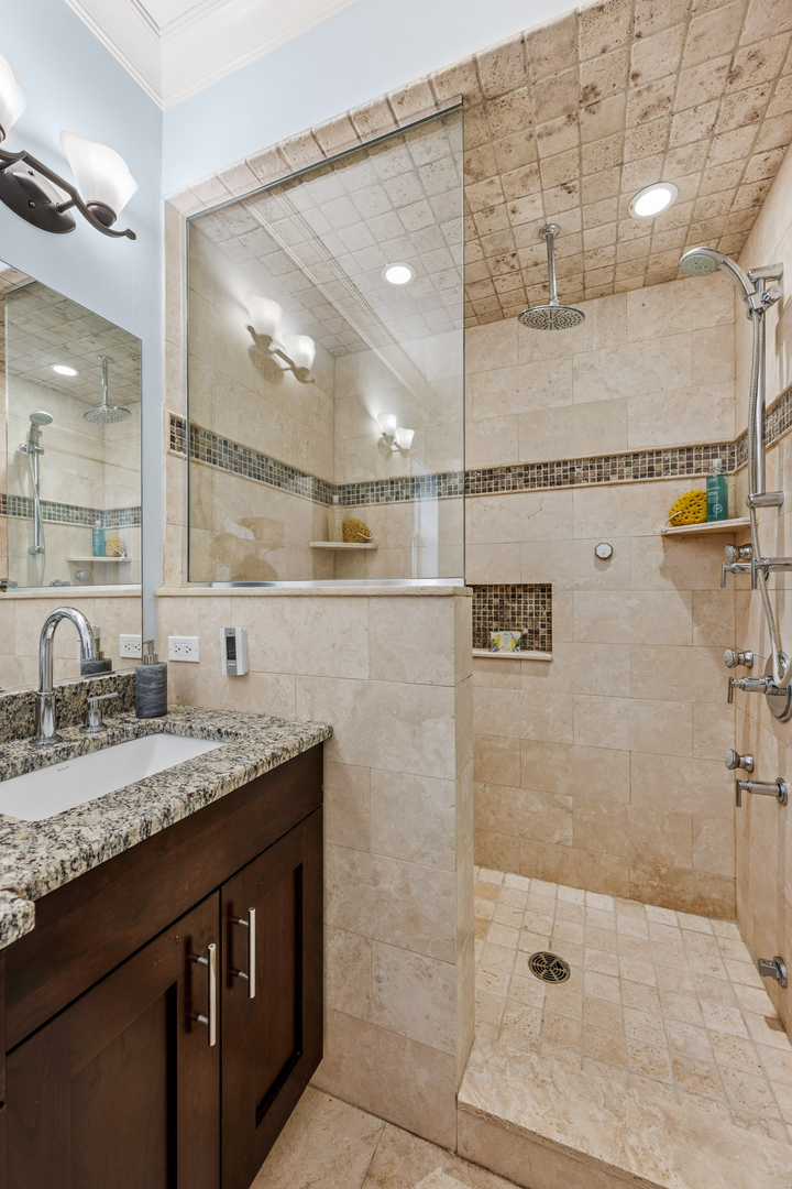 843 W Diversey Parkway Unit: 4