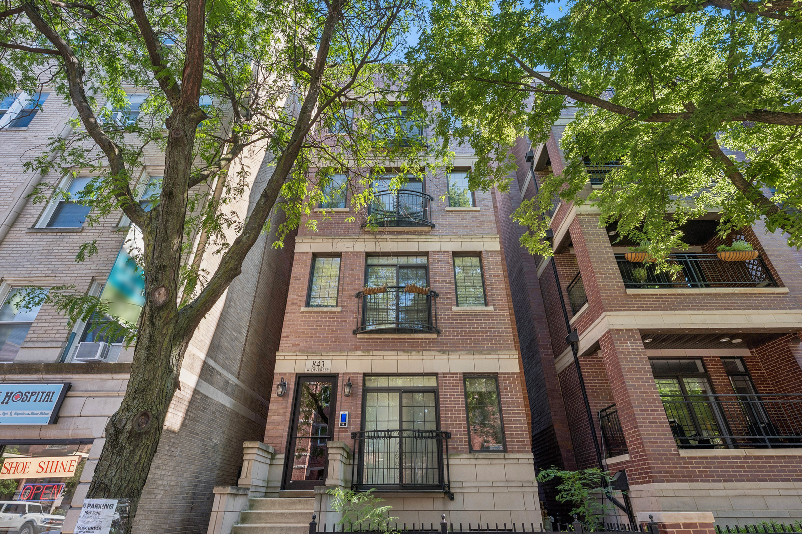 843 W Diversey Parkway Unit: 4
