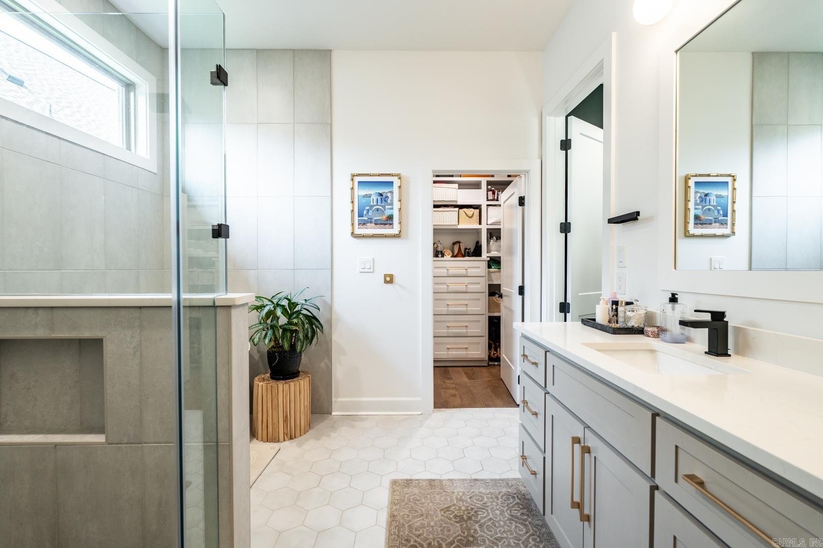 305 Fletcher Loop