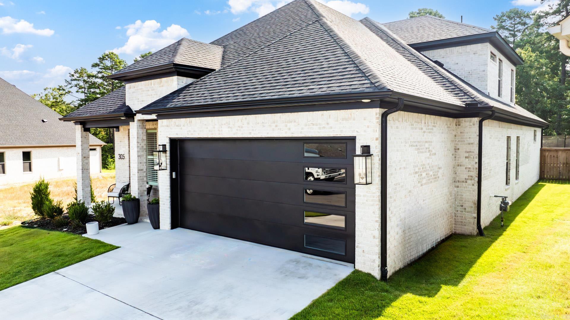 305 Fletcher Loop
