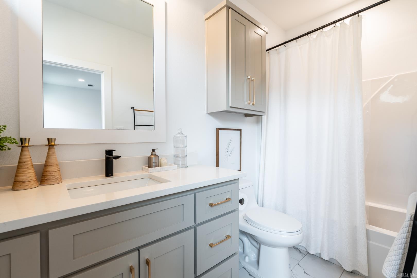 305 Fletcher Loop