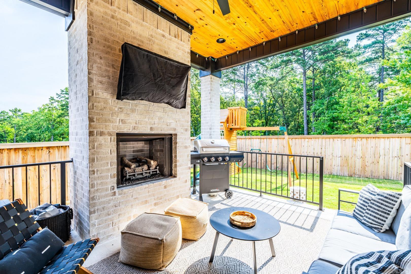 305 Fletcher Loop