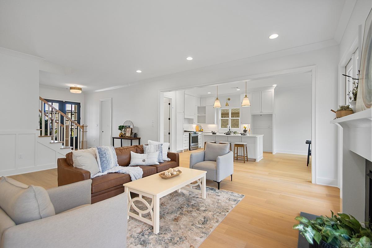 121 Belles Fleurs Blvd.