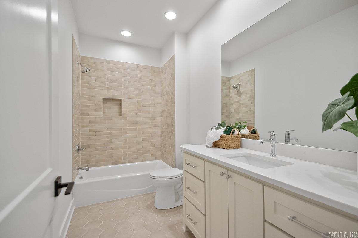 121 Belles Fleurs Blvd.