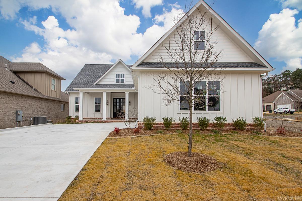 121 Belles Fleurs Blvd.