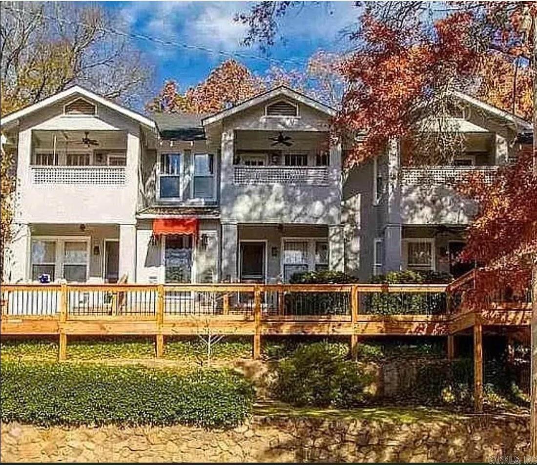 1802 Kavanaugh Boulevard