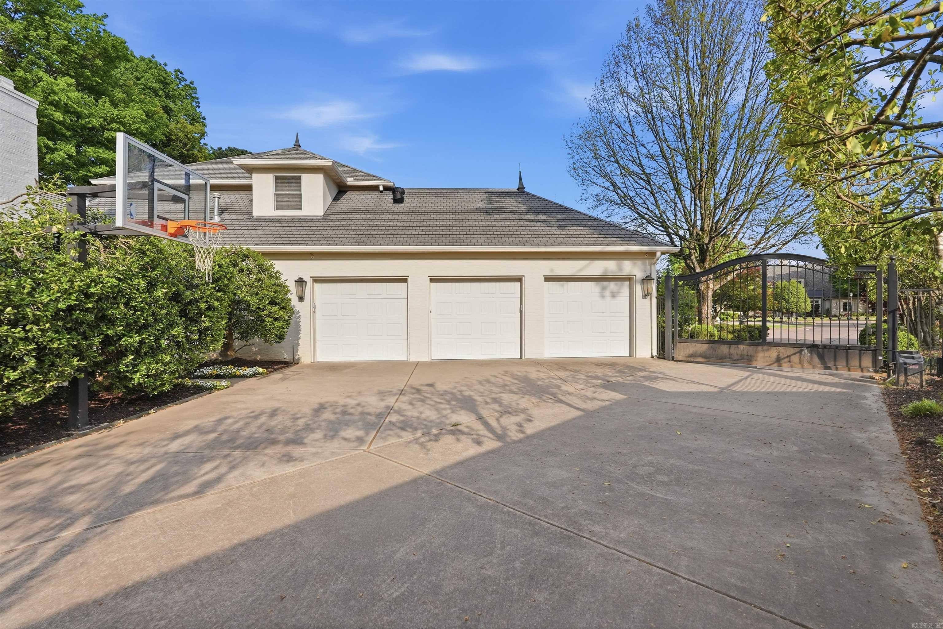 302 Hickory Creek Court