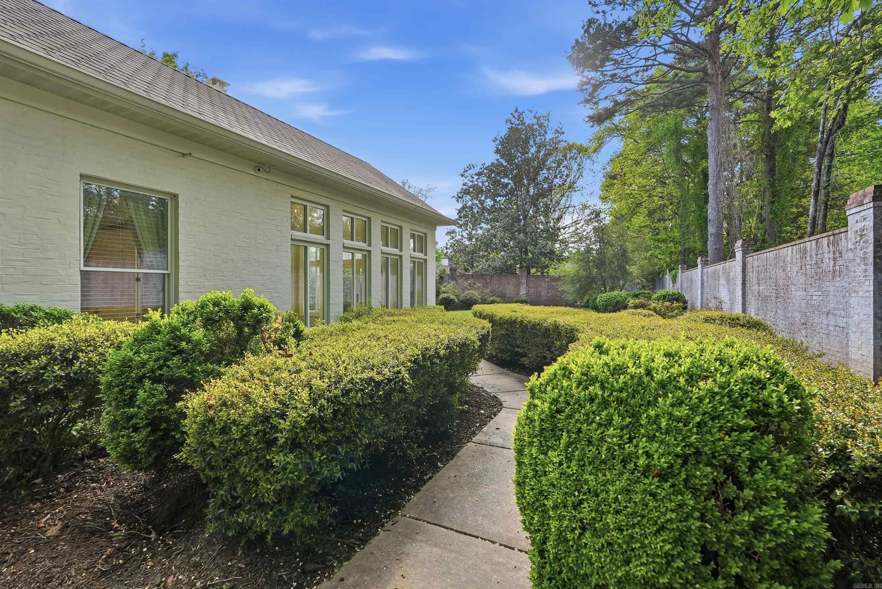 302 Hickory Creek Court