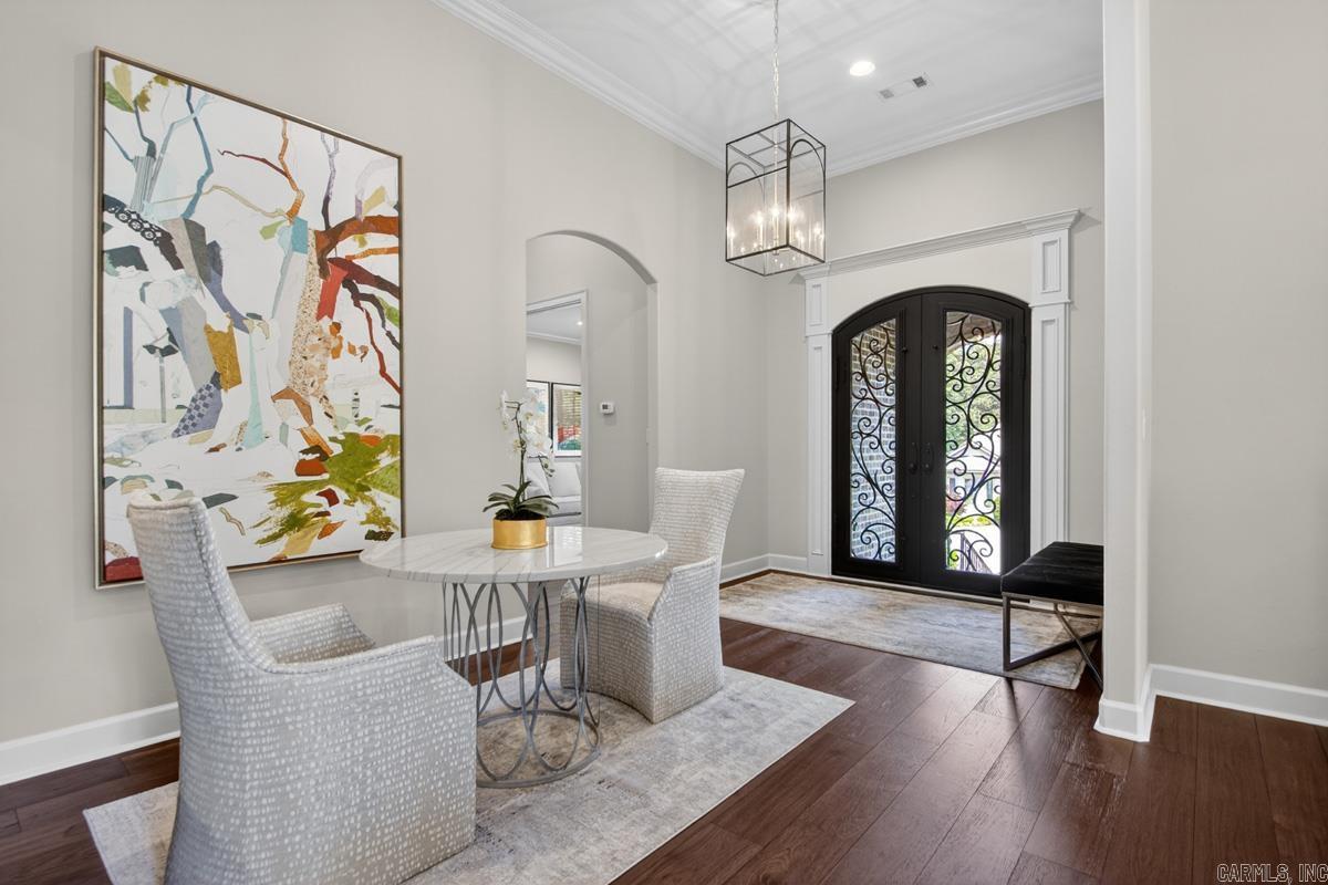 2 La Scala Court